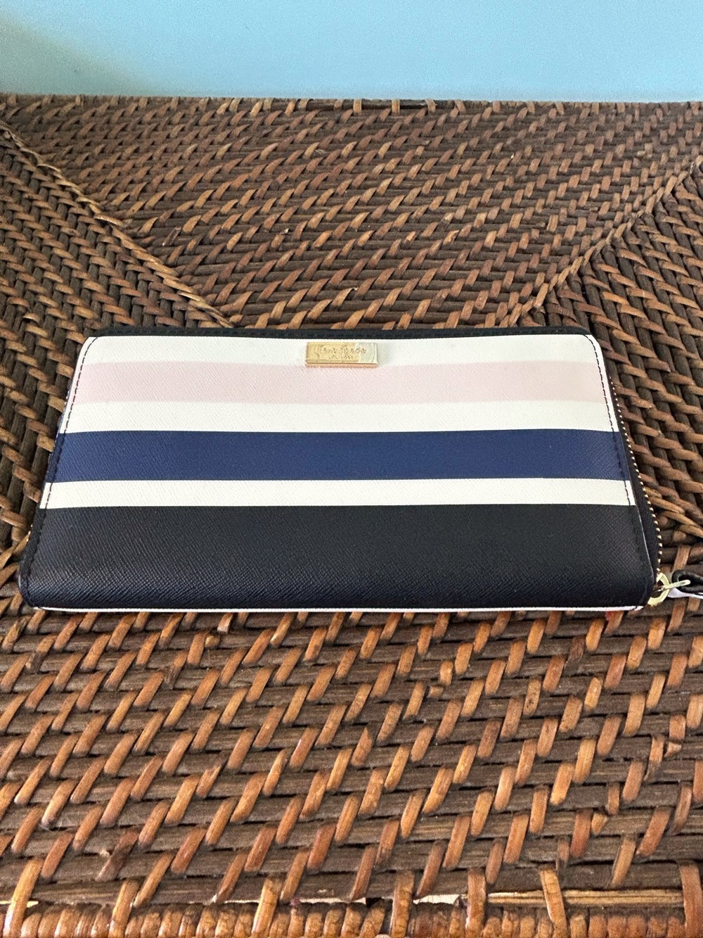 NWOT Kate Spade Color Block Zip Around Wallet Size Medium Blue White Pink Black